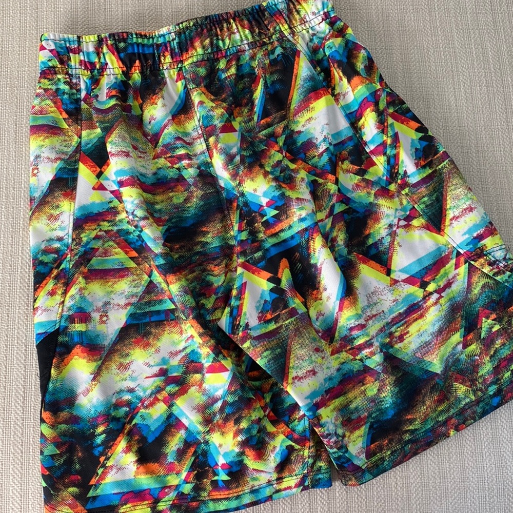 NIKE Multicolored Youth Size L Basketball shorts NWOT - Picture 2 of 9